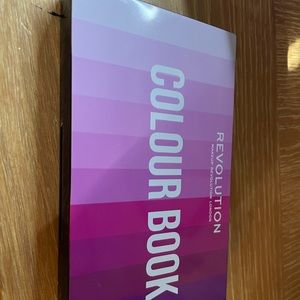 Make up revolution pallet